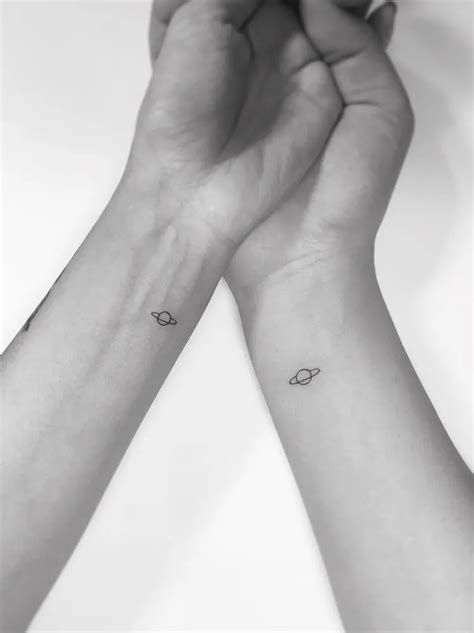 Petit tatouage couple : 30 des plus beaux dessins。